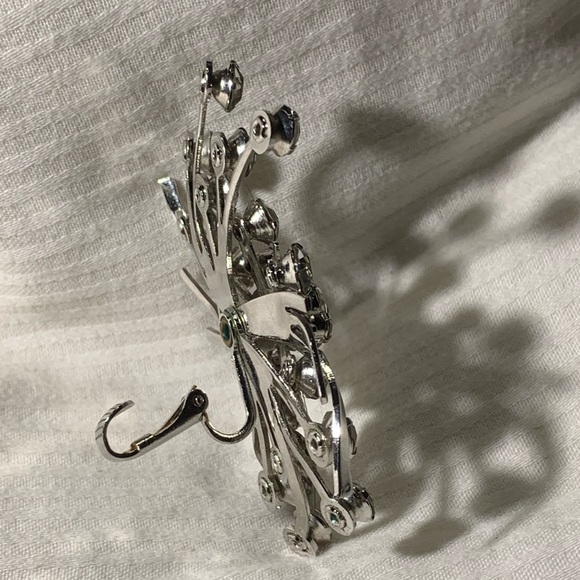 Brilliant Snowflake earrings. catch a bit of glamour. shine bright like a 💎 - Picture 3 of 7